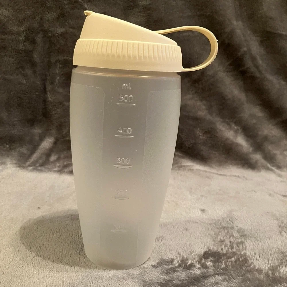 VTG Rubbermaid 16oz Servin Saver Shaker Drink Mixer Dressin Blender Bottle #309B
